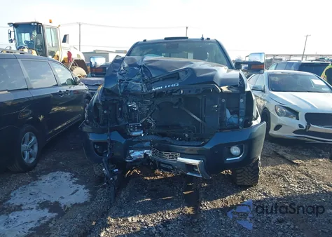 2018 GMC Sierra 2500Hd Denali z USA, uszkodzony, nr VIN 1GT12UEY9JF244037